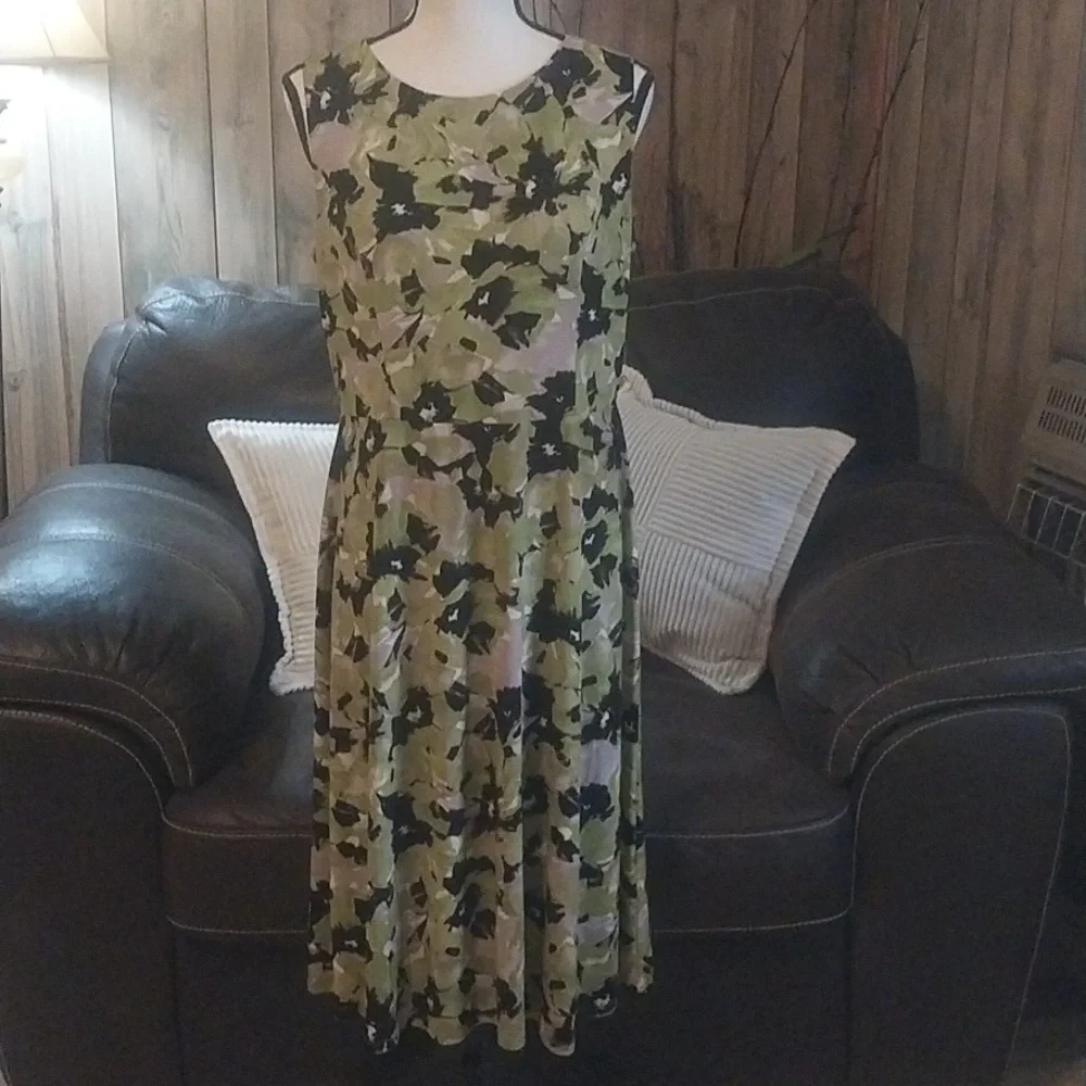 Black and Green Floral Midi Dress Size 10 - Picture 2 of 9